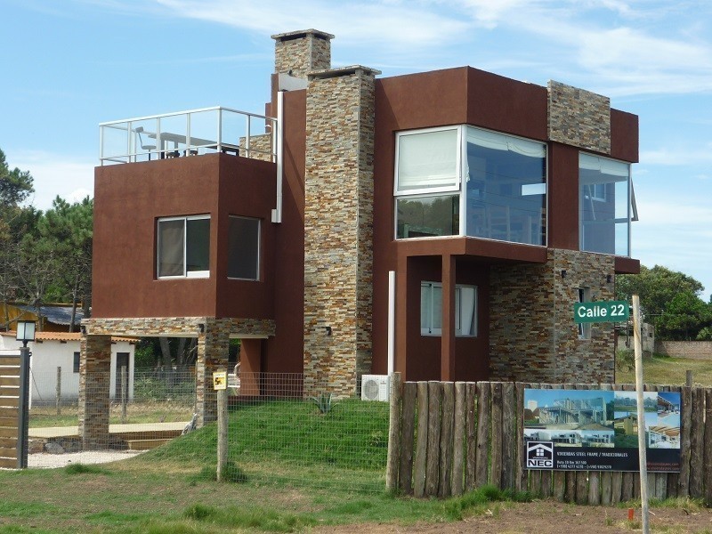 Casa en primera línea, balneario Buenos Aires